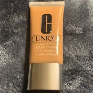 Clinique stay matte oil free makeup